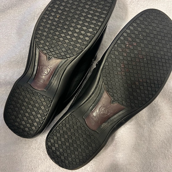 Like new Ladies Ariat Brown Alligator Vamp Black Mules with tassels - Picture 3 of 4